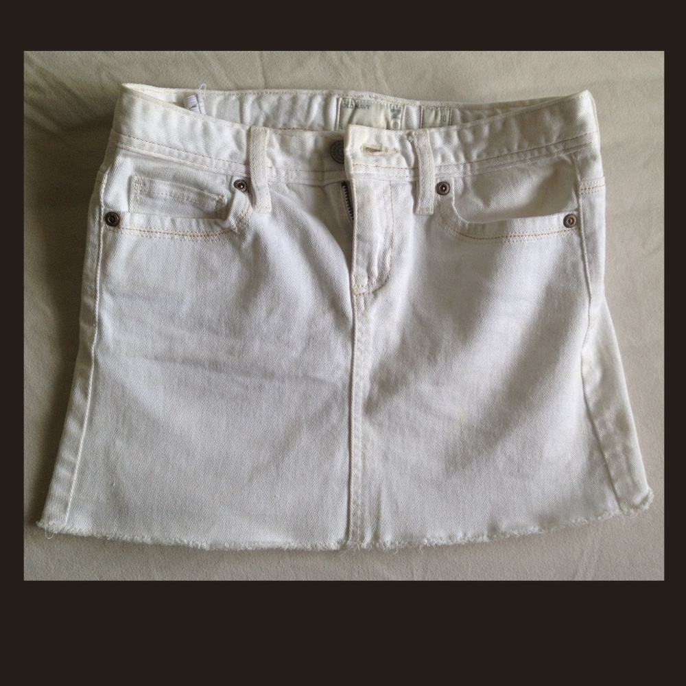 Old Navy white jean mini. Size 10.